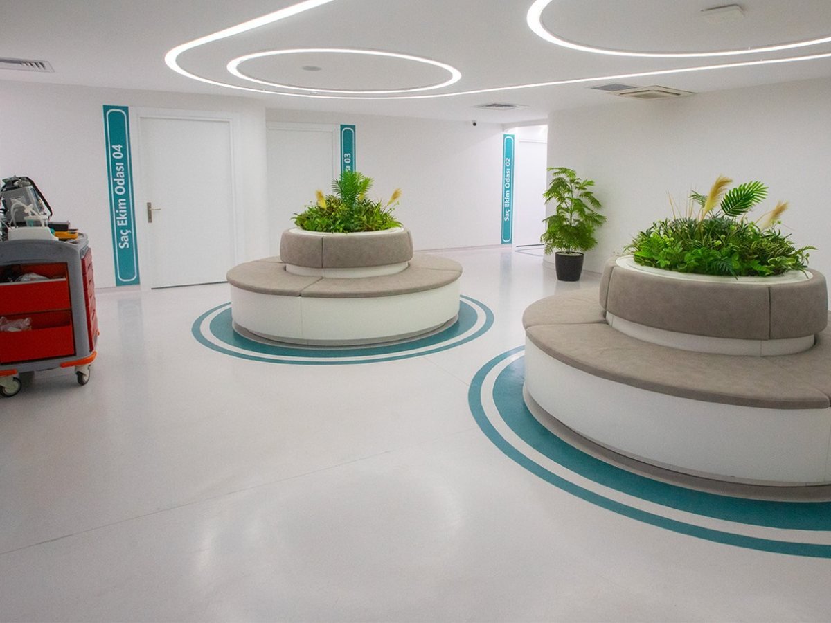 Clinic lobby with seating and plants in Istanbul
